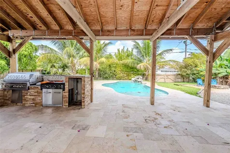 1304 N 40th Avenue Hollywood FL 33021