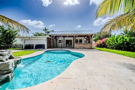 1304 N 40th Avenue Hollywood FL 33021