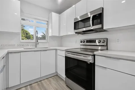 5637 SW 36th Court West Park FL 33023