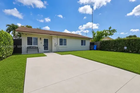 5637 SW 36th Court West Park FL 33023