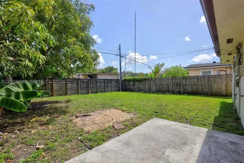 5637 SW 36th Court West Park FL 33023