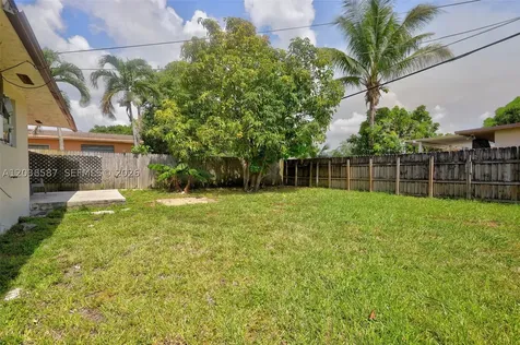 5637 SW 36th Court West Park FL 33023