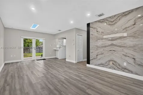 5637 SW 36th Court West Park FL 33023
