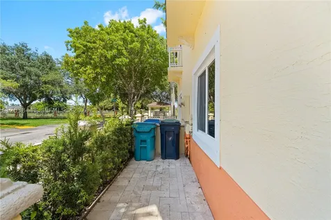 7362 NW 179th Terrace Hialeah FL 33015