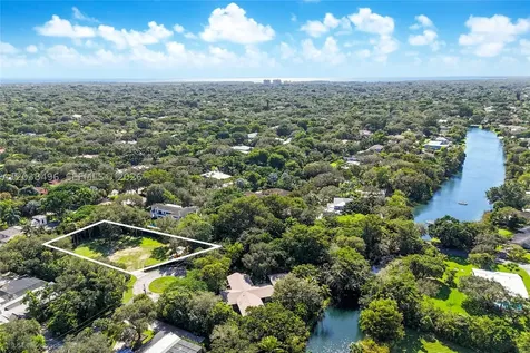 11353 SW 69th Court Pinecrest FL 33156