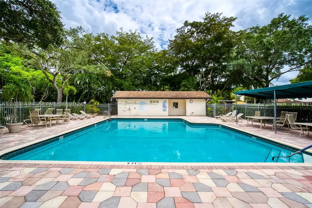 3340 Oak Drive Hollywood FL 33021