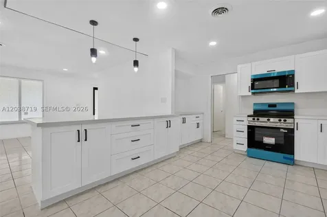 258 SW 8th Street Dania Beach FL 33004