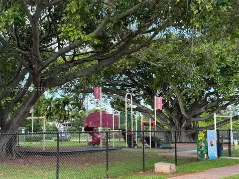 610 NE 2nd Street Dania Beach FL 33004