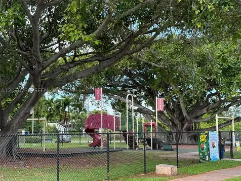 610 NE 2nd Street Dania Beach FL 33004