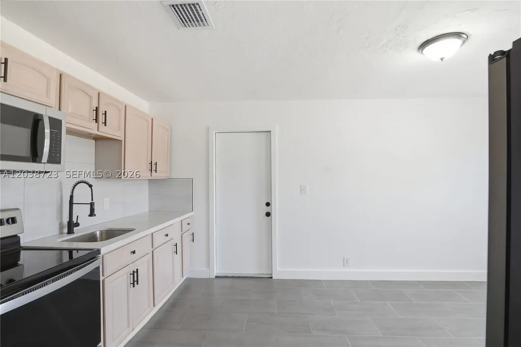 921 NW 5th Avenue Pompano Beach FL 33060