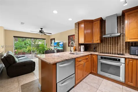 2021 Barcelona Terrace Margate FL 33063