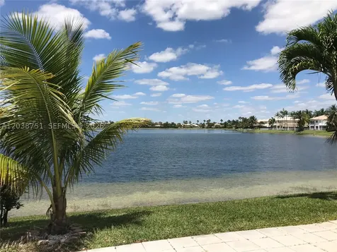 6674 NW 107th Place Doral FL 33178