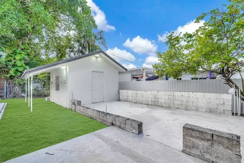 8201 SW 42nd Street Miami FL 33155