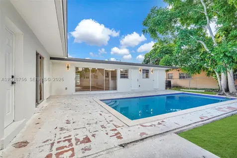 8201 SW 42nd Street Miami FL 33155