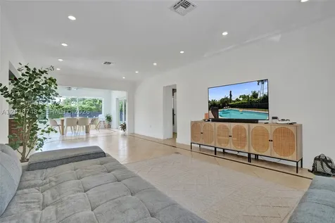 2025 Alamanda Drive North Miami FL 33181