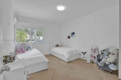 2025 Alamanda Drive North Miami FL 33181