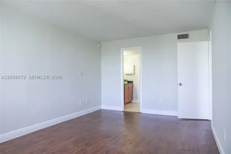 482 NW 165th St Road Miami FL 33169