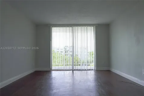 482 NW 165th St Road Miami FL 33169