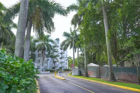 482 NW 165th St Road Miami FL 33169