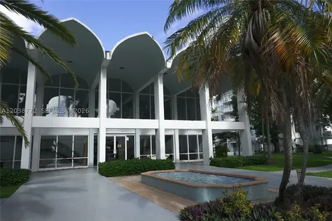 482 NW 165th St Road Miami FL 33169