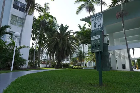 482 NW 165th St Road Miami FL 33169