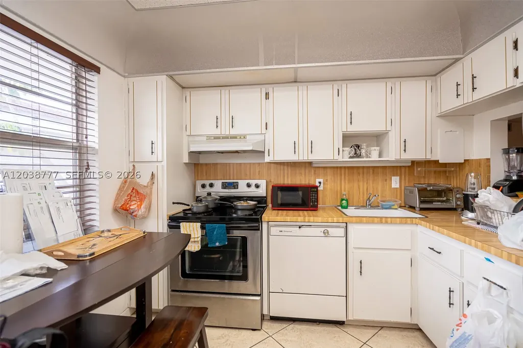 3531 Inverrary Drive Lauderhill FL 33319