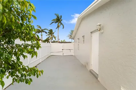 4151 SW 56th Avenue Davie FL 33314