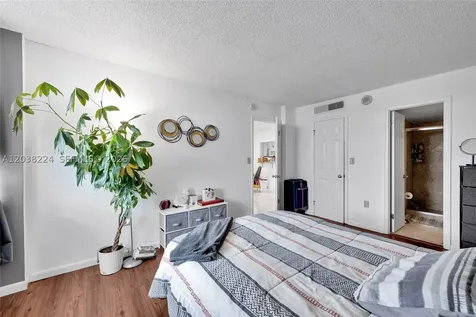 1020 Meridian Avenue Miami Beach FL 33139