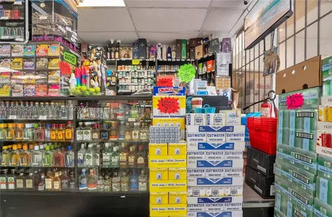 425 Miami FL 33128