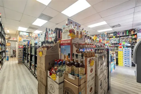 425 Miami FL 33128