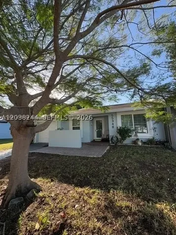 5534 S Lakewood Circle S Margate FL 33063