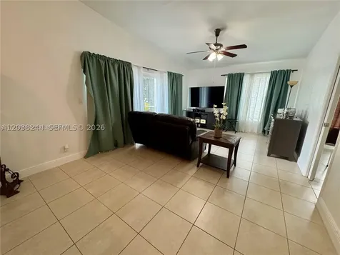 5534 S Lakewood Circle S Margate FL 33063