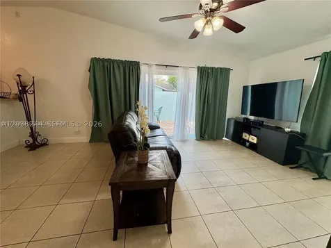 5534 S Lakewood Circle S Margate FL 33063