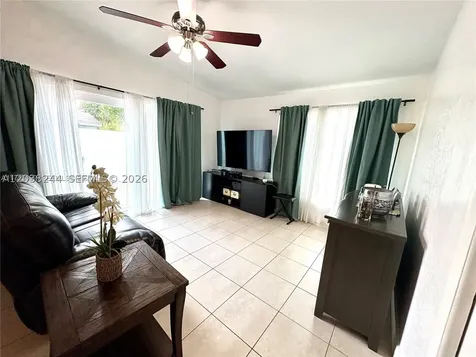 5534 S Lakewood Circle S Margate FL 33063