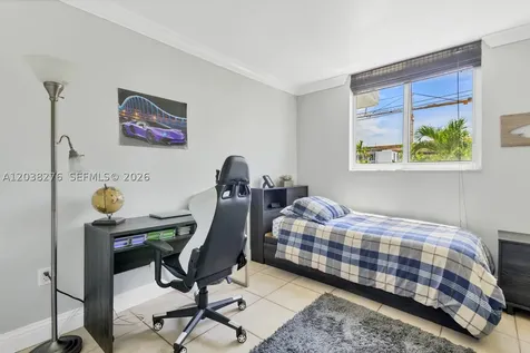 1605 Bay Road Miami Beach FL 33139