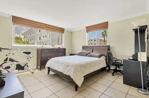 1605 Bay Road Miami Beach FL 33139