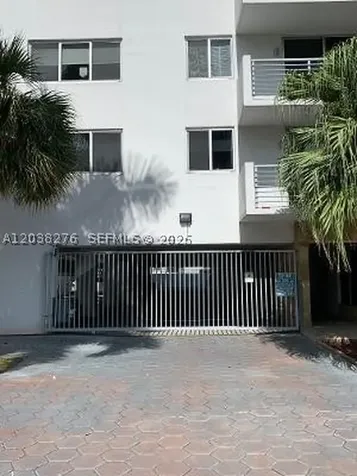 1605 Bay Road Miami Beach FL 33139