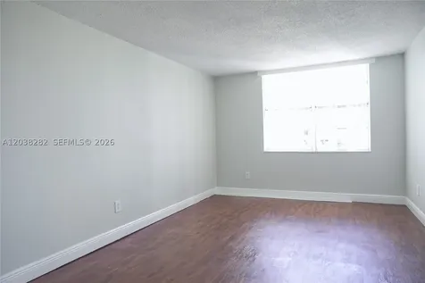 482 NW 165th St Road Miami FL 33169