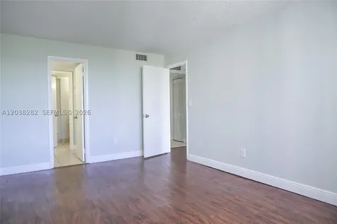 482 NW 165th St Road Miami FL 33169
