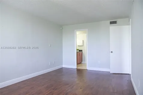 482 NW 165th St Road Miami FL 33169