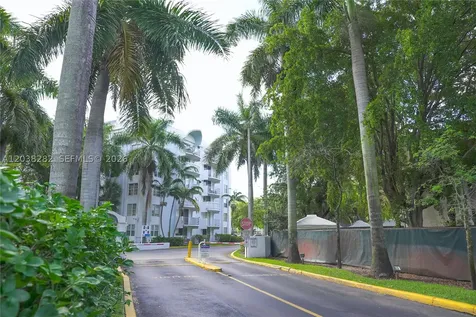 482 NW 165th St Road Miami FL 33169
