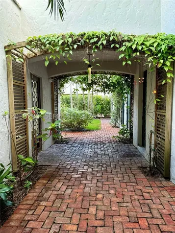 455 Amalfi Avenue Coral Gables FL 33146