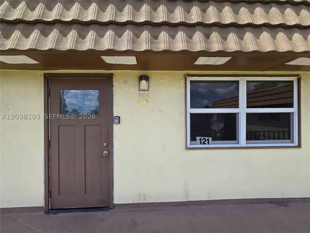 121 Saxony C Delray Beach FL 33446
