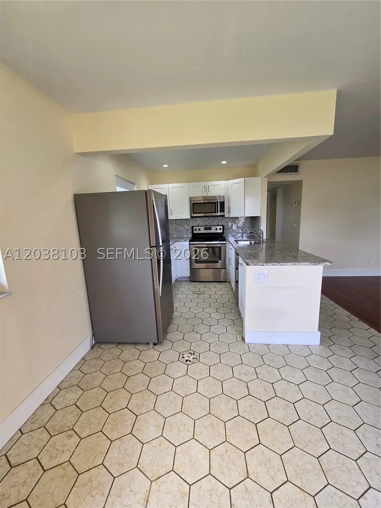 121 Saxony C Delray Beach FL 33446