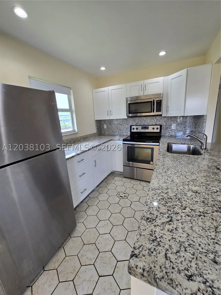 121 Saxony C Delray Beach FL 33446