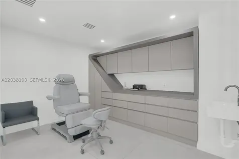 909 N Miami Beach Boulevard North Miami Beach FL 33162