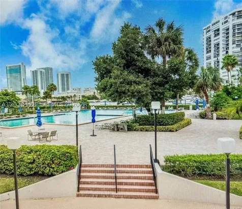 Hallandale Beach FL 33009