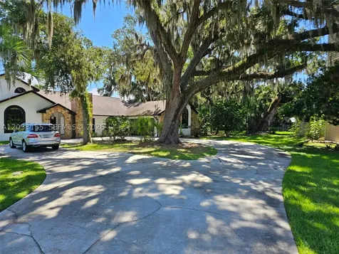 2261 Mariner Cove Kissimmee FL 34746