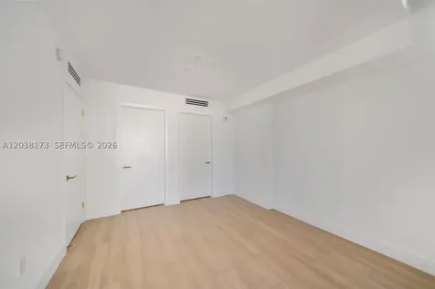 90 32 Miami FL 33131