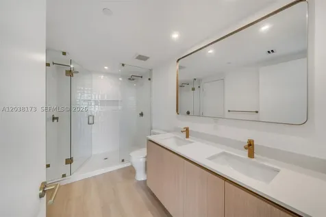 90 32 Miami FL 33131